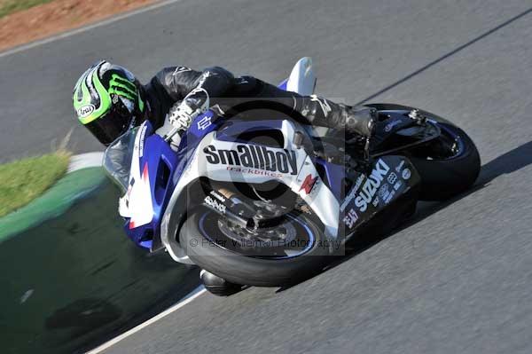 Mallory park Leicestershire;Mallory park photographs;Motorcycle action photographs;event digital images;eventdigitalimages;mallory park;no limits trackday;peter wileman photography;trackday;trackday digital images;trackday photos