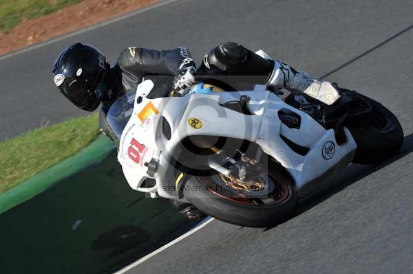 Mallory park Leicestershire;Mallory park photographs;Motorcycle action photographs;event digital images;eventdigitalimages;mallory park;no limits trackday;peter wileman photography;trackday;trackday digital images;trackday photos