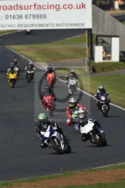 Mallory park Leicestershire;Mallory park photographs;Motorcycle action photographs;event digital images;eventdigitalimages;mallory park;no limits trackday;peter wileman photography;trackday;trackday digital images;trackday photos