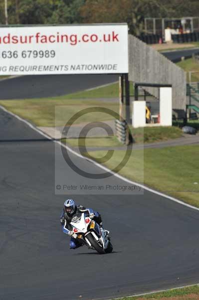 Mallory park Leicestershire;Mallory park photographs;Motorcycle action photographs;event digital images;eventdigitalimages;mallory park;no limits trackday;peter wileman photography;trackday;trackday digital images;trackday photos