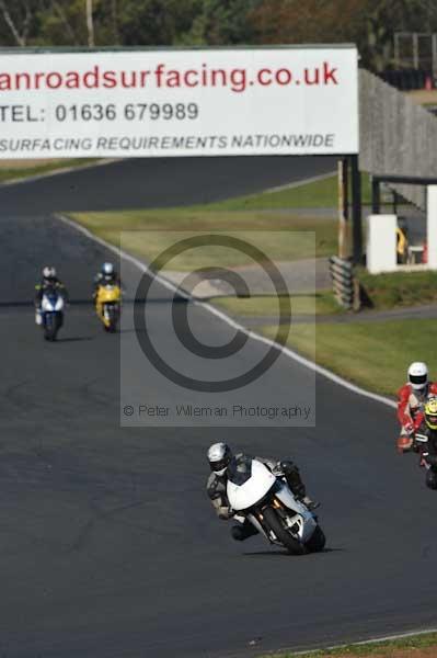 Mallory park Leicestershire;Mallory park photographs;Motorcycle action photographs;event digital images;eventdigitalimages;mallory park;no limits trackday;peter wileman photography;trackday;trackday digital images;trackday photos