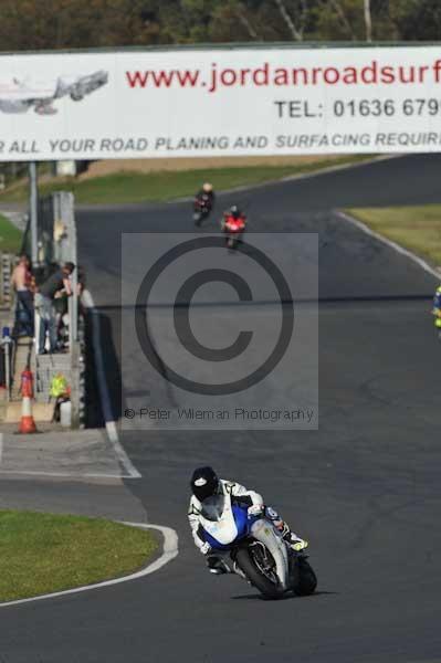 Mallory park Leicestershire;Mallory park photographs;Motorcycle action photographs;event digital images;eventdigitalimages;mallory park;no limits trackday;peter wileman photography;trackday;trackday digital images;trackday photos