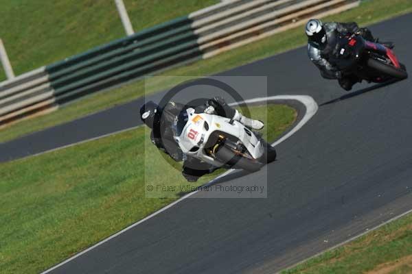 Mallory park Leicestershire;Mallory park photographs;Motorcycle action photographs;event digital images;eventdigitalimages;mallory park;no limits trackday;peter wileman photography;trackday;trackday digital images;trackday photos