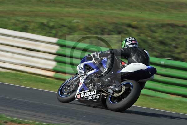 Mallory park Leicestershire;Mallory park photographs;Motorcycle action photographs;event digital images;eventdigitalimages;mallory park;no limits trackday;peter wileman photography;trackday;trackday digital images;trackday photos