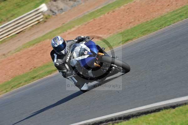 Mallory park Leicestershire;Mallory park photographs;Motorcycle action photographs;event digital images;eventdigitalimages;mallory park;no limits trackday;peter wileman photography;trackday;trackday digital images;trackday photos