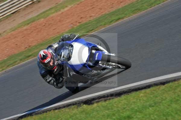 Mallory park Leicestershire;Mallory park photographs;Motorcycle action photographs;event digital images;eventdigitalimages;mallory park;no limits trackday;peter wileman photography;trackday;trackday digital images;trackday photos