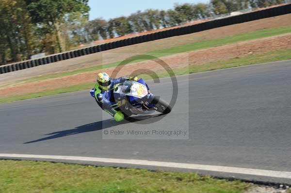 Mallory park Leicestershire;Mallory park photographs;Motorcycle action photographs;event digital images;eventdigitalimages;mallory park;no limits trackday;peter wileman photography;trackday;trackday digital images;trackday photos