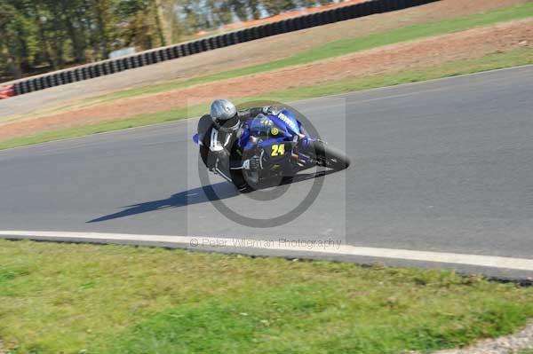 Mallory park Leicestershire;Mallory park photographs;Motorcycle action photographs;event digital images;eventdigitalimages;mallory park;no limits trackday;peter wileman photography;trackday;trackday digital images;trackday photos