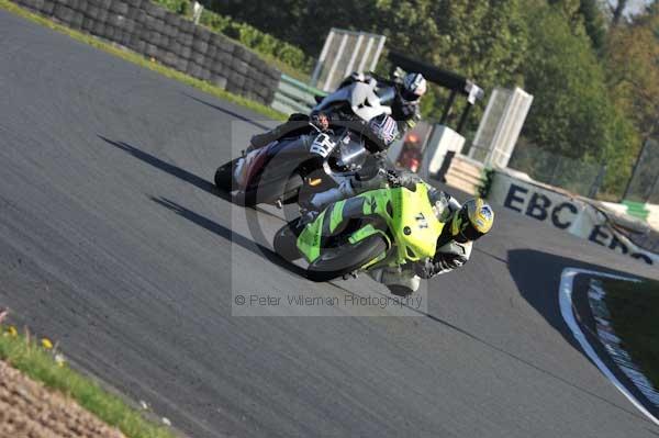 Mallory park Leicestershire;Mallory park photographs;Motorcycle action photographs;event digital images;eventdigitalimages;mallory park;no limits trackday;peter wileman photography;trackday;trackday digital images;trackday photos