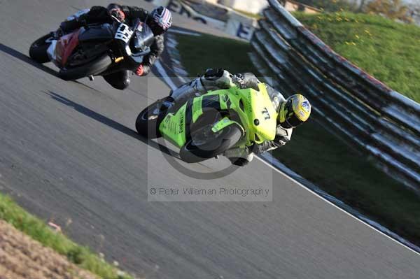 Mallory park Leicestershire;Mallory park photographs;Motorcycle action photographs;event digital images;eventdigitalimages;mallory park;no limits trackday;peter wileman photography;trackday;trackday digital images;trackday photos