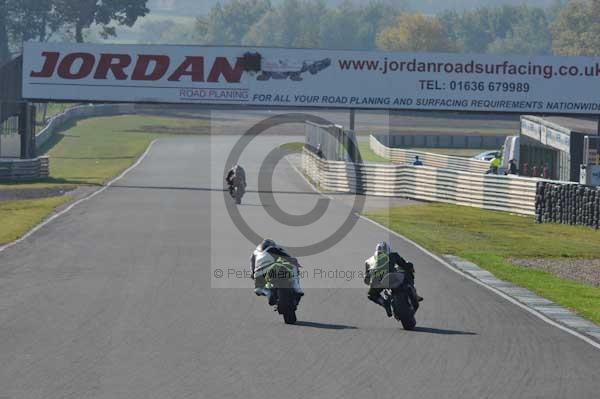 Mallory park Leicestershire;Mallory park photographs;Motorcycle action photographs;event digital images;eventdigitalimages;mallory park;no limits trackday;peter wileman photography;trackday;trackday digital images;trackday photos