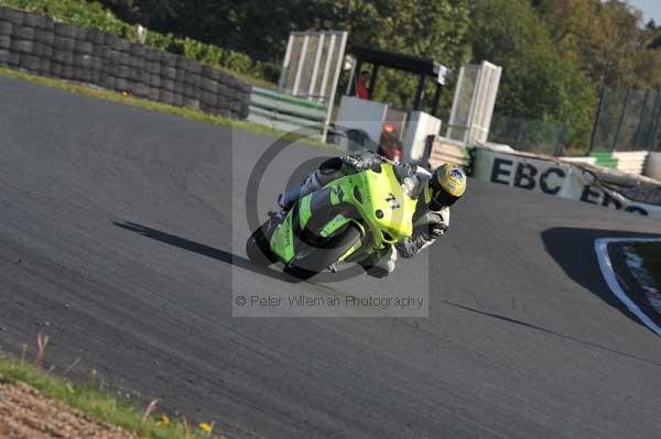 Mallory park Leicestershire;Mallory park photographs;Motorcycle action photographs;event digital images;eventdigitalimages;mallory park;no limits trackday;peter wileman photography;trackday;trackday digital images;trackday photos