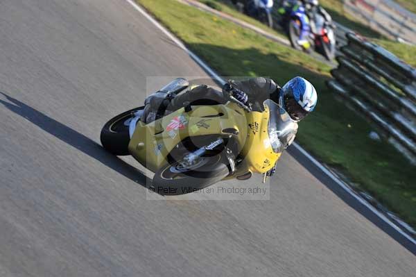 Mallory park Leicestershire;Mallory park photographs;Motorcycle action photographs;event digital images;eventdigitalimages;mallory park;no limits trackday;peter wileman photography;trackday;trackday digital images;trackday photos