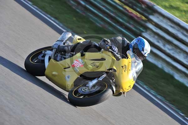 Mallory park Leicestershire;Mallory park photographs;Motorcycle action photographs;event digital images;eventdigitalimages;mallory park;no limits trackday;peter wileman photography;trackday;trackday digital images;trackday photos