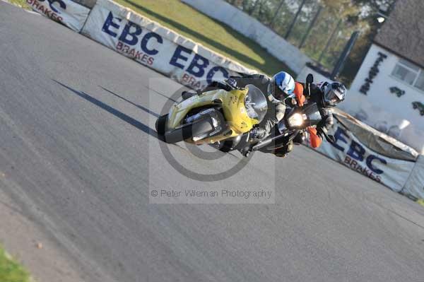 Mallory park Leicestershire;Mallory park photographs;Motorcycle action photographs;event digital images;eventdigitalimages;mallory park;no limits trackday;peter wileman photography;trackday;trackday digital images;trackday photos