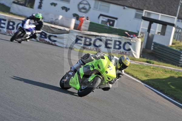 Mallory park Leicestershire;Mallory park photographs;Motorcycle action photographs;event digital images;eventdigitalimages;mallory park;no limits trackday;peter wileman photography;trackday;trackday digital images;trackday photos