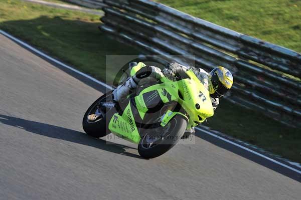 Mallory park Leicestershire;Mallory park photographs;Motorcycle action photographs;event digital images;eventdigitalimages;mallory park;no limits trackday;peter wileman photography;trackday;trackday digital images;trackday photos