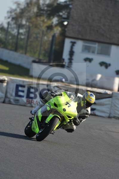 Mallory park Leicestershire;Mallory park photographs;Motorcycle action photographs;event digital images;eventdigitalimages;mallory park;no limits trackday;peter wileman photography;trackday;trackday digital images;trackday photos