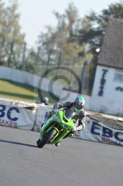 Mallory park Leicestershire;Mallory park photographs;Motorcycle action photographs;event digital images;eventdigitalimages;mallory park;no limits trackday;peter wileman photography;trackday;trackday digital images;trackday photos