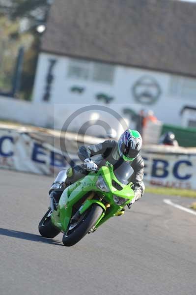 Mallory park Leicestershire;Mallory park photographs;Motorcycle action photographs;event digital images;eventdigitalimages;mallory park;no limits trackday;peter wileman photography;trackday;trackday digital images;trackday photos