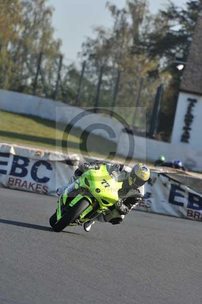 Mallory park Leicestershire;Mallory park photographs;Motorcycle action photographs;event digital images;eventdigitalimages;mallory park;no limits trackday;peter wileman photography;trackday;trackday digital images;trackday photos