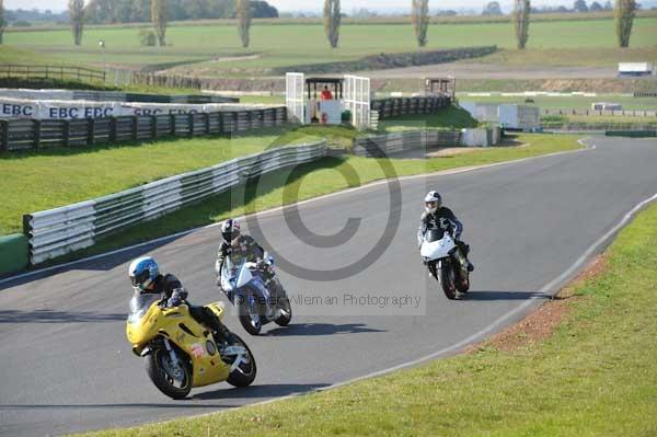 Mallory park Leicestershire;Mallory park photographs;Motorcycle action photographs;event digital images;eventdigitalimages;mallory park;no limits trackday;peter wileman photography;trackday;trackday digital images;trackday photos