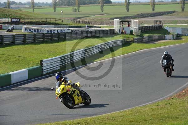 Mallory park Leicestershire;Mallory park photographs;Motorcycle action photographs;event digital images;eventdigitalimages;mallory park;no limits trackday;peter wileman photography;trackday;trackday digital images;trackday photos