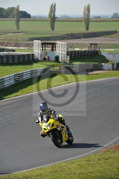 Mallory park Leicestershire;Mallory park photographs;Motorcycle action photographs;event digital images;eventdigitalimages;mallory park;no limits trackday;peter wileman photography;trackday;trackday digital images;trackday photos