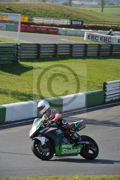 Mallory park Leicestershire;Mallory park photographs;Motorcycle action photographs;event digital images;eventdigitalimages;mallory park;no limits trackday;peter wileman photography;trackday;trackday digital images;trackday photos