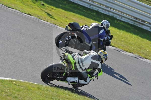 Mallory park Leicestershire;Mallory park photographs;Motorcycle action photographs;event digital images;eventdigitalimages;mallory park;no limits trackday;peter wileman photography;trackday;trackday digital images;trackday photos