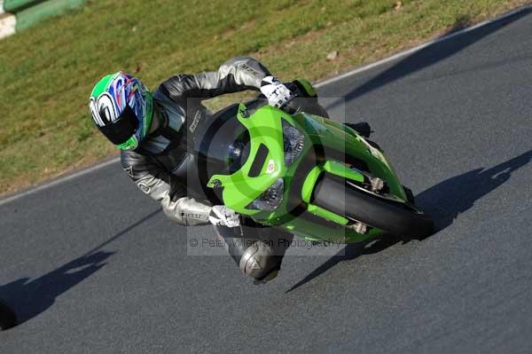 Mallory park Leicestershire;Mallory park photographs;Motorcycle action photographs;event digital images;eventdigitalimages;mallory park;no limits trackday;peter wileman photography;trackday;trackday digital images;trackday photos