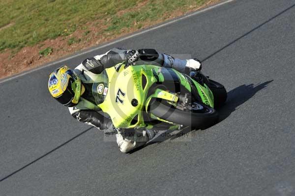 Mallory park Leicestershire;Mallory park photographs;Motorcycle action photographs;event digital images;eventdigitalimages;mallory park;no limits trackday;peter wileman photography;trackday;trackday digital images;trackday photos