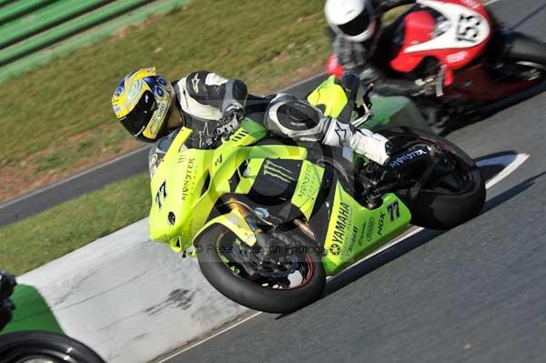 Mallory park Leicestershire;Mallory park photographs;Motorcycle action photographs;event digital images;eventdigitalimages;mallory park;no limits trackday;peter wileman photography;trackday;trackday digital images;trackday photos