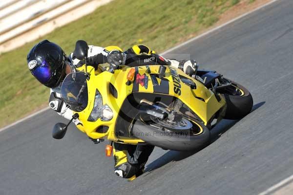 Mallory park Leicestershire;Mallory park photographs;Motorcycle action photographs;event digital images;eventdigitalimages;mallory park;no limits trackday;peter wileman photography;trackday;trackday digital images;trackday photos