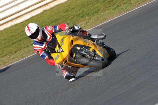 Mallory park Leicestershire;Mallory park photographs;Motorcycle action photographs;event digital images;eventdigitalimages;mallory park;no limits trackday;peter wileman photography;trackday;trackday digital images;trackday photos