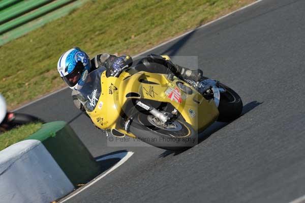 Mallory park Leicestershire;Mallory park photographs;Motorcycle action photographs;event digital images;eventdigitalimages;mallory park;no limits trackday;peter wileman photography;trackday;trackday digital images;trackday photos