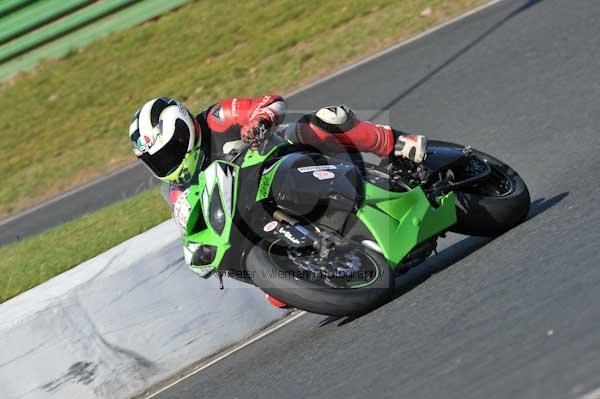 Mallory park Leicestershire;Mallory park photographs;Motorcycle action photographs;event digital images;eventdigitalimages;mallory park;no limits trackday;peter wileman photography;trackday;trackday digital images;trackday photos