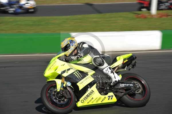 Mallory park Leicestershire;Mallory park photographs;Motorcycle action photographs;event digital images;eventdigitalimages;mallory park;no limits trackday;peter wileman photography;trackday;trackday digital images;trackday photos