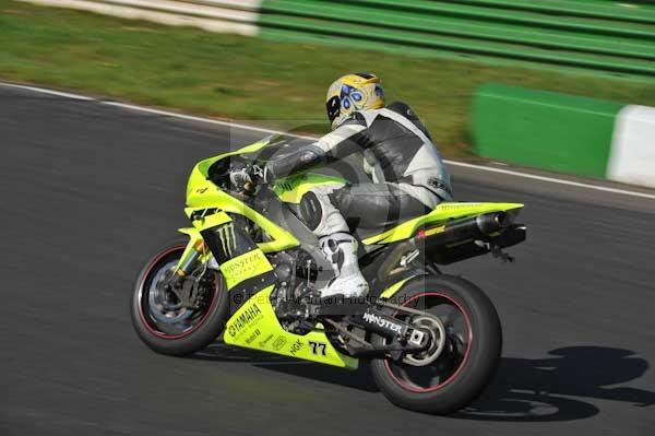 Mallory park Leicestershire;Mallory park photographs;Motorcycle action photographs;event digital images;eventdigitalimages;mallory park;no limits trackday;peter wileman photography;trackday;trackday digital images;trackday photos