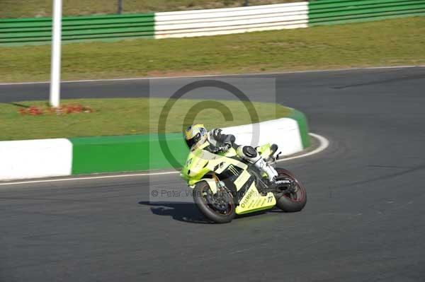 Mallory park Leicestershire;Mallory park photographs;Motorcycle action photographs;event digital images;eventdigitalimages;mallory park;no limits trackday;peter wileman photography;trackday;trackday digital images;trackday photos