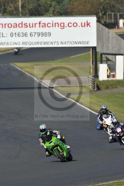 Mallory park Leicestershire;Mallory park photographs;Motorcycle action photographs;event digital images;eventdigitalimages;mallory park;no limits trackday;peter wileman photography;trackday;trackday digital images;trackday photos