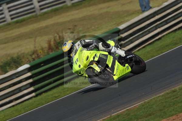 Mallory park Leicestershire;Mallory park photographs;Motorcycle action photographs;event digital images;eventdigitalimages;mallory park;no limits trackday;peter wileman photography;trackday;trackday digital images;trackday photos