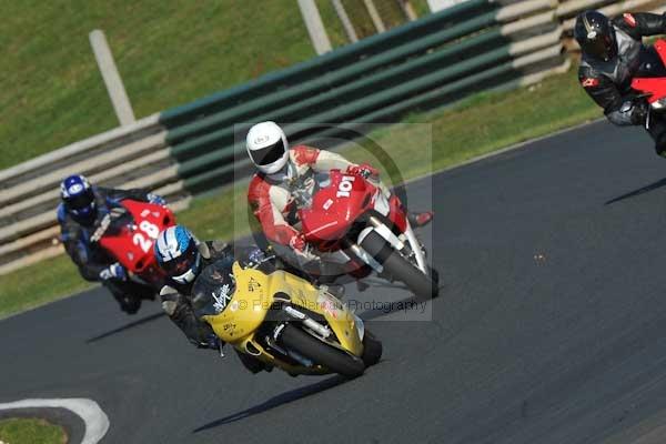 Mallory park Leicestershire;Mallory park photographs;Motorcycle action photographs;event digital images;eventdigitalimages;mallory park;no limits trackday;peter wileman photography;trackday;trackday digital images;trackday photos