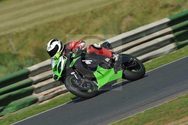 Mallory park Leicestershire;Mallory park photographs;Motorcycle action photographs;event digital images;eventdigitalimages;mallory park;no limits trackday;peter wileman photography;trackday;trackday digital images;trackday photos