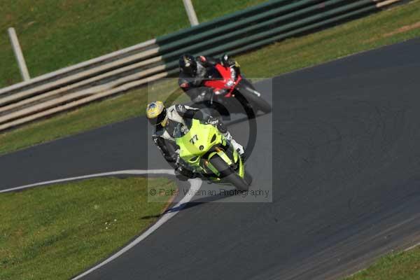 Mallory park Leicestershire;Mallory park photographs;Motorcycle action photographs;event digital images;eventdigitalimages;mallory park;no limits trackday;peter wileman photography;trackday;trackday digital images;trackday photos