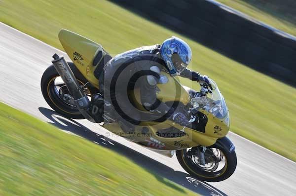 Mallory park Leicestershire;Mallory park photographs;Motorcycle action photographs;event digital images;eventdigitalimages;mallory park;no limits trackday;peter wileman photography;trackday;trackday digital images;trackday photos