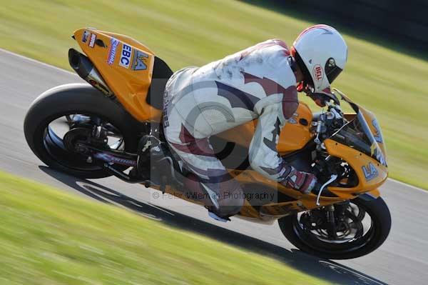 Mallory park Leicestershire;Mallory park photographs;Motorcycle action photographs;event digital images;eventdigitalimages;mallory park;no limits trackday;peter wileman photography;trackday;trackday digital images;trackday photos