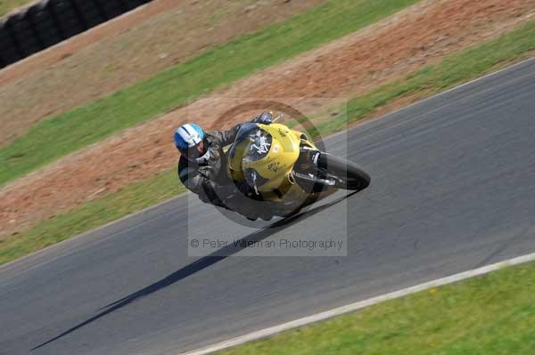 Mallory park Leicestershire;Mallory park photographs;Motorcycle action photographs;event digital images;eventdigitalimages;mallory park;no limits trackday;peter wileman photography;trackday;trackday digital images;trackday photos