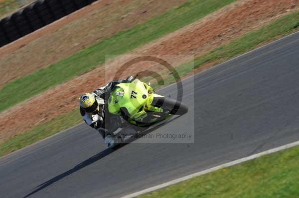 Mallory park Leicestershire;Mallory park photographs;Motorcycle action photographs;event digital images;eventdigitalimages;mallory park;no limits trackday;peter wileman photography;trackday;trackday digital images;trackday photos