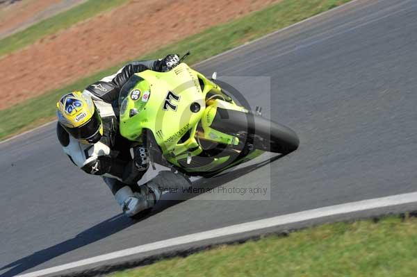 Mallory park Leicestershire;Mallory park photographs;Motorcycle action photographs;event digital images;eventdigitalimages;mallory park;no limits trackday;peter wileman photography;trackday;trackday digital images;trackday photos